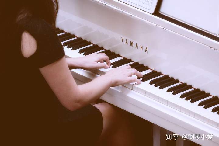 家长买钢琴最大的担心是孩子能坚持学下去不;如果中途放弃,那钢琴落灰