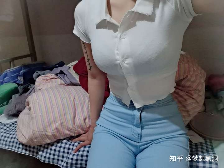 世界上真的存在胸大腰细的女生吗?