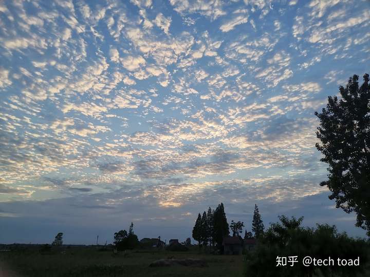 能发一张你拍过最好看的天空的照片吗(白天黑夜都可以?