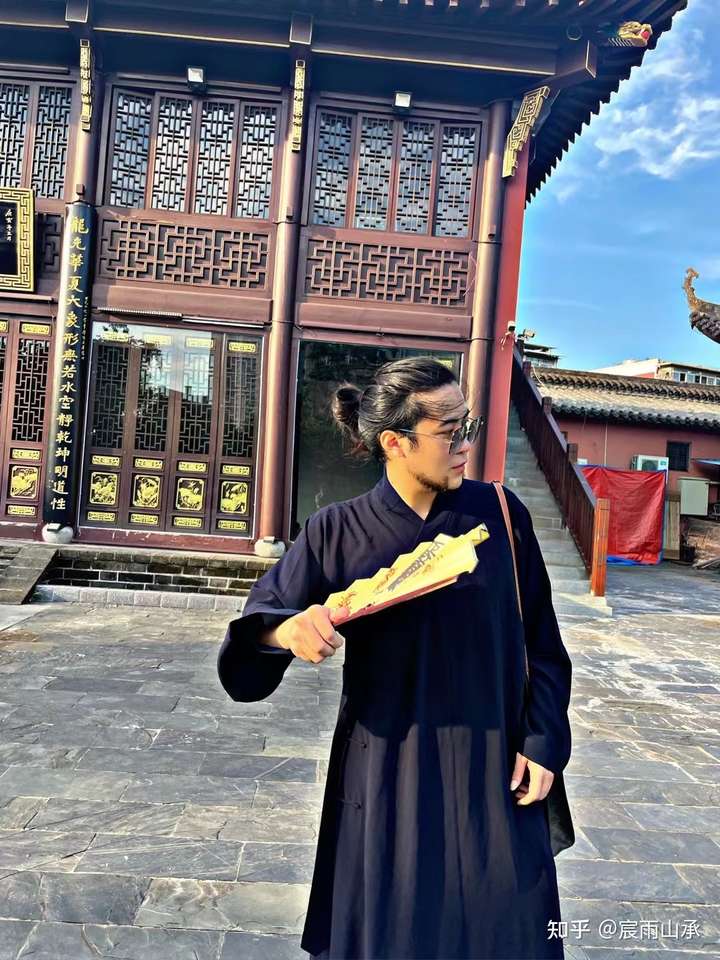 道士难道就没有那种长得很帅的吗?