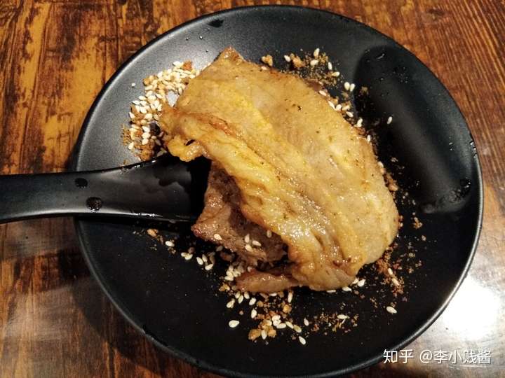 太敢下口 再加一张男票煎的火腿肠,不知道的会问我捡两狗屎放碗里干啥