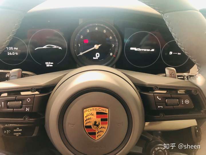 单手开保时捷很有才华吗?