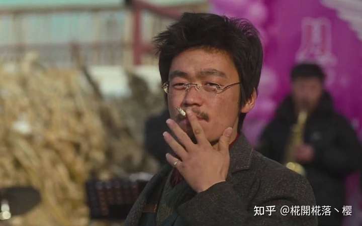 还有专门的特写,如果不出现抽烟的镜头电影会怎么样?