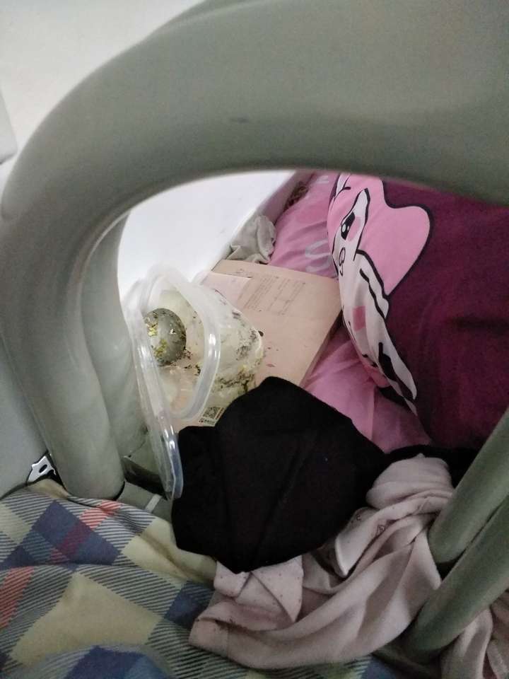 扔到我们扔平时垃圾的垃圾桶里…………不知别人是什么样的喜欢