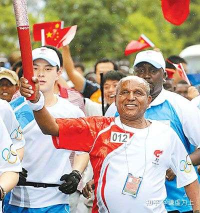 2008年,阿赫瓦里担任北京奥运会火炬手.