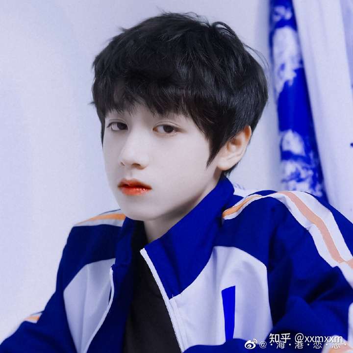有兴趣的可以去了解一下哦 朱志鑫(玫瑰少年)这张在我心里直接封神!