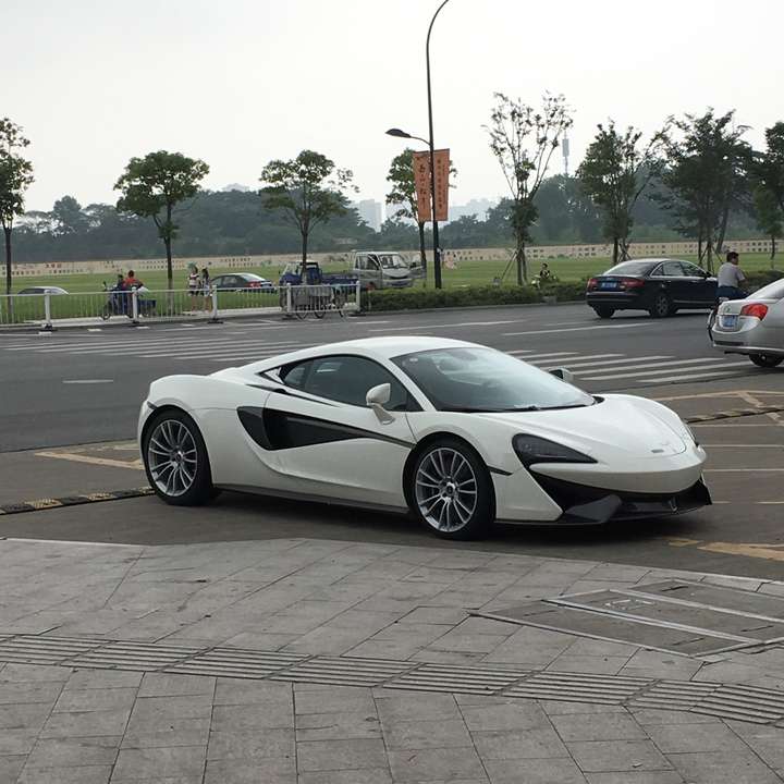 其实迈凯伦官方给5开头的这群小伙子定位是sport car,就是俩字,跑车!