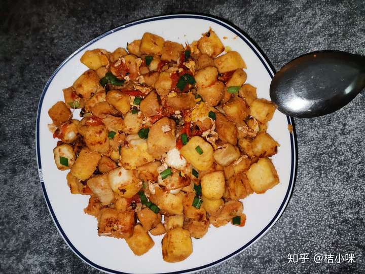 炒馍花,其实就是炒馒头