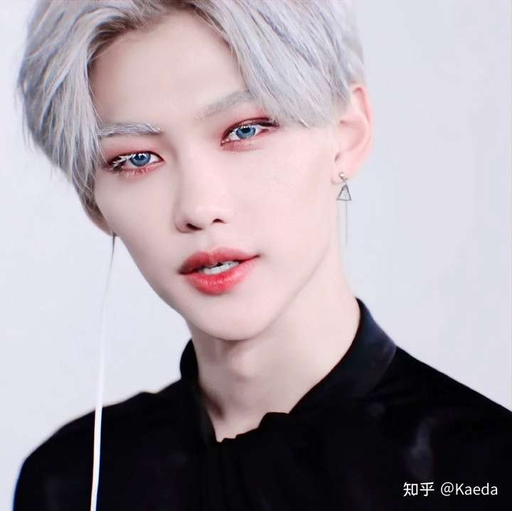 有人深扒straykids李龙馥felix变脸史吗?