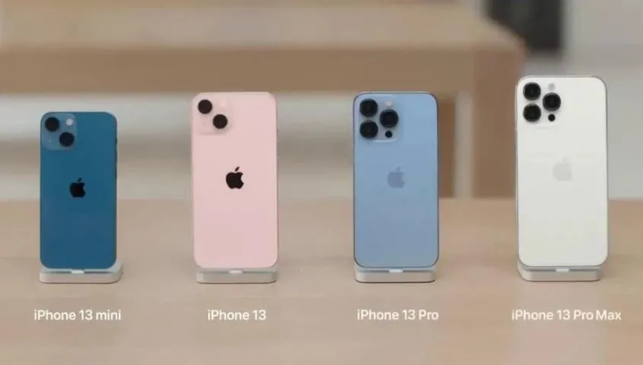 不通用的,iphone13和13pro的尺寸不一样,手机背面的镜头模组不同,所以