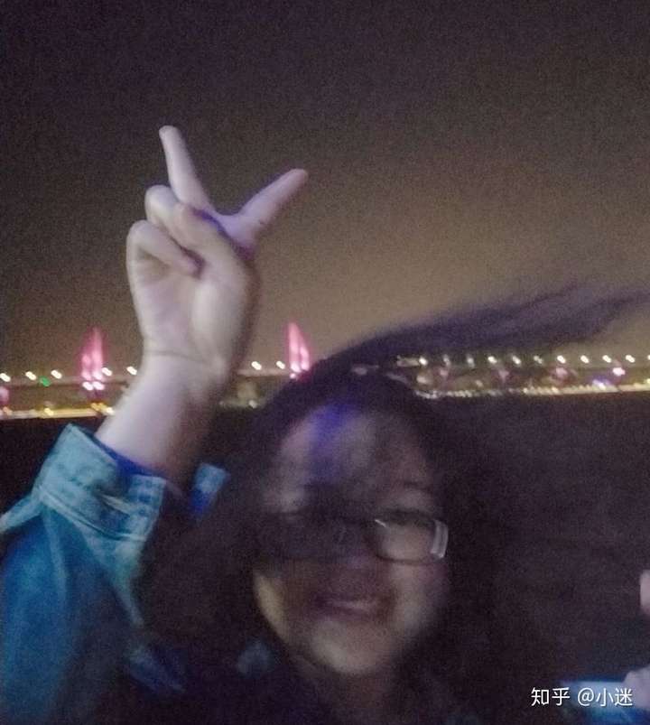 我偶尔会,可能对自己的颜值迷之自信?