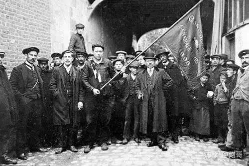 西方工人运动两百年前西方工人争取八小时工作制胜利而伟大