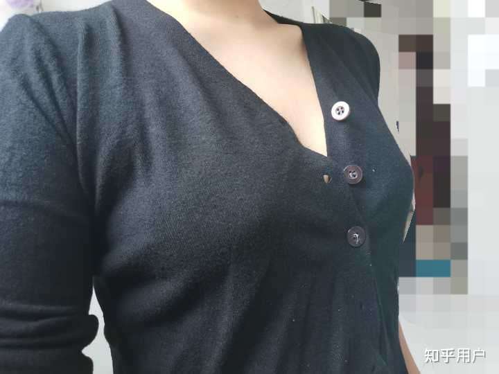 初中女生不穿内衣,弯腰被看到里面怎么办?大家有类似经历吗?