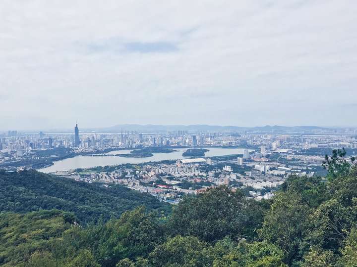 紫金山俯瞰南京城