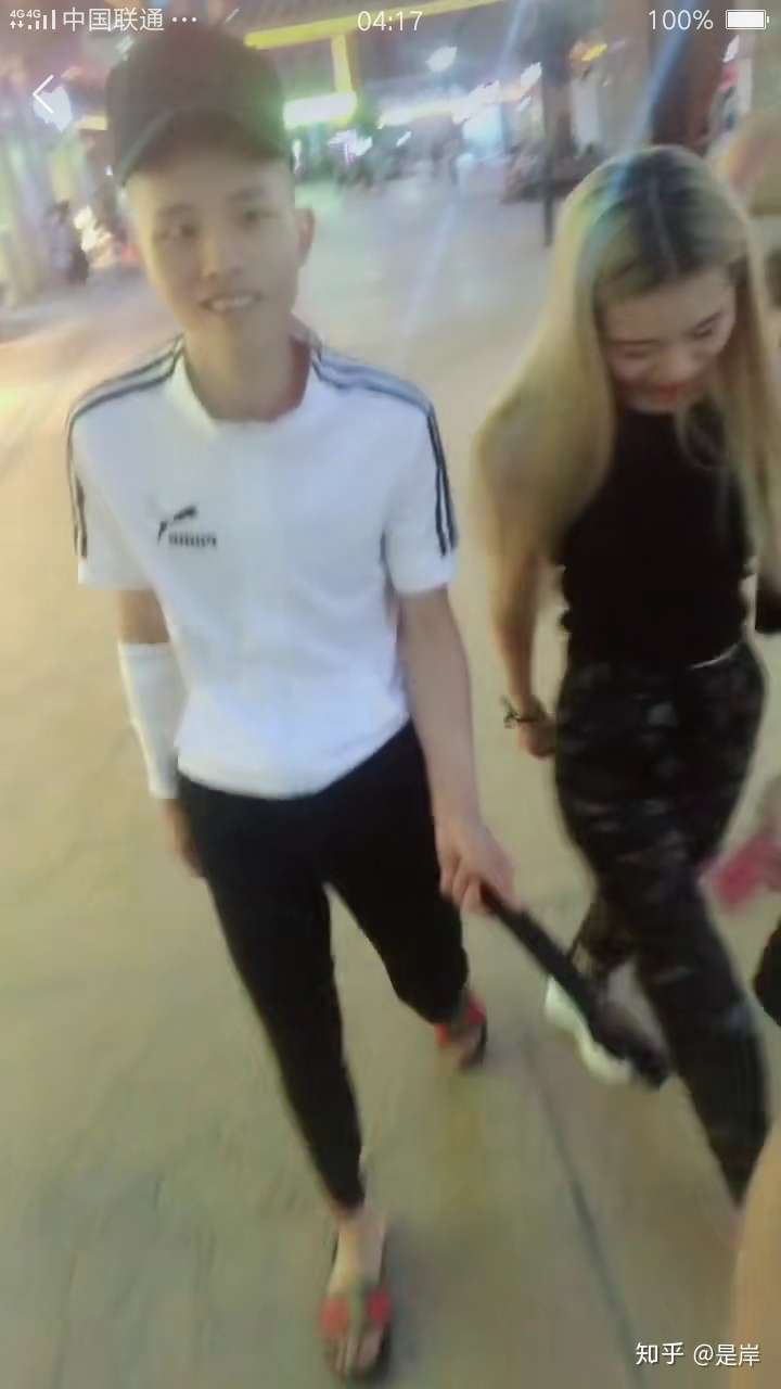 直接说事吧 不知道你们那里会不会这样 高中里呢穿校服是学校强制的