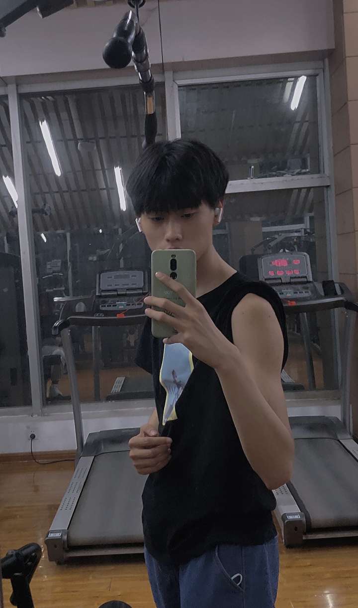 175的男生100斤是特别瘦吗?