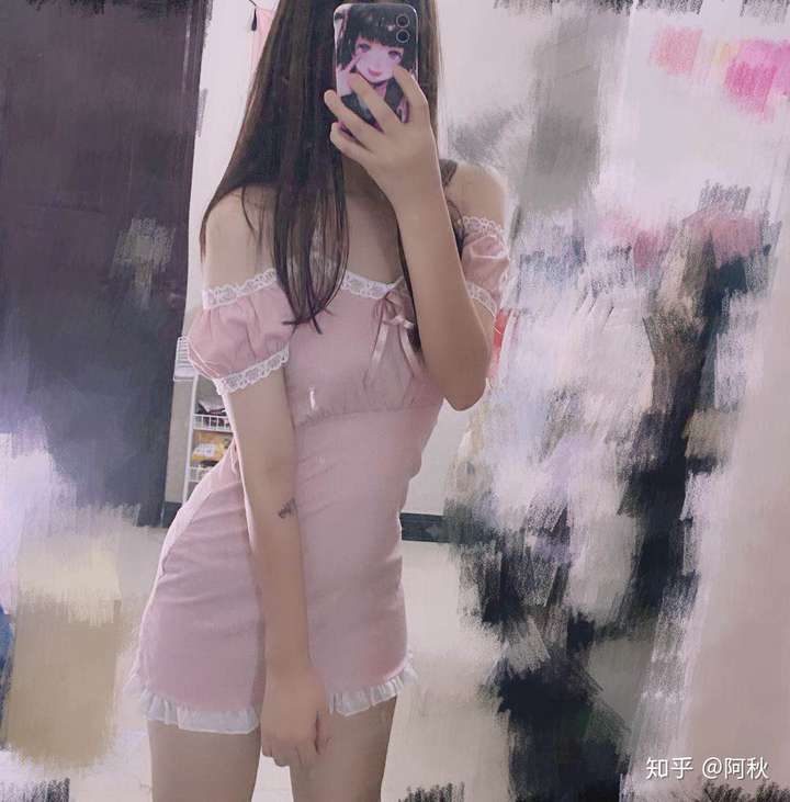 为什么好多女生喜欢发自己较暴露的照片