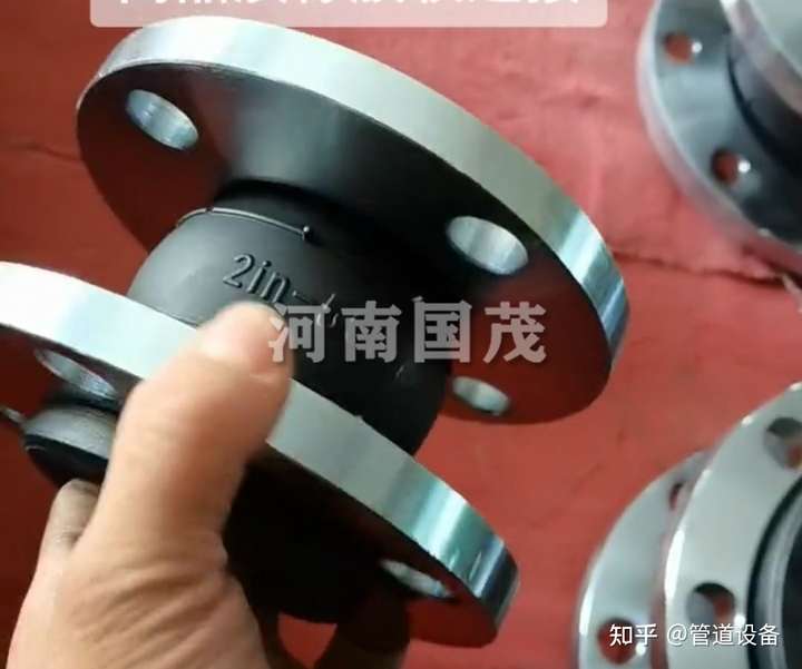 螺纹法兰,带颈法兰,对焊法兰,整体法兰,承插法兰及盲板等,这些国标