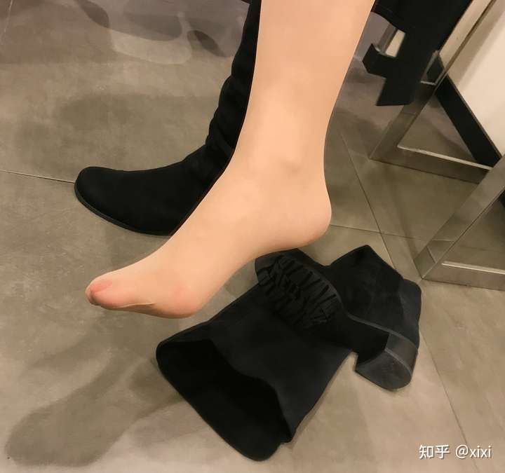 女生穿靴子真的会脚臭吗