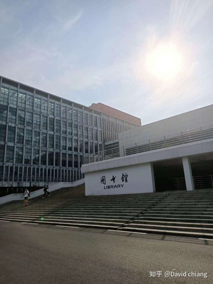 求好看的大学图书馆照片?