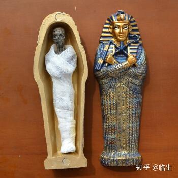 埃及孕妇木乃伊的发现纯属偶然,其棺材和铭文制作非常大气庄重,很多人