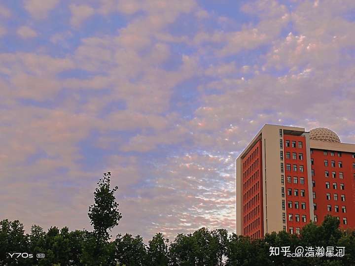 咸阳师范学院的宿舍条件如何?校区内有哪些生活设施?