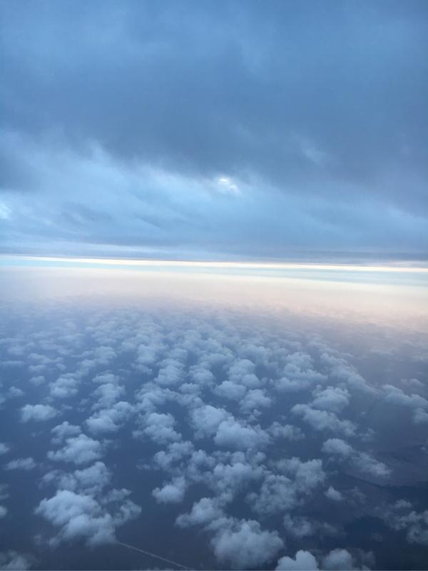 特别喜欢看飞机上空的云是一种怎样的体验?