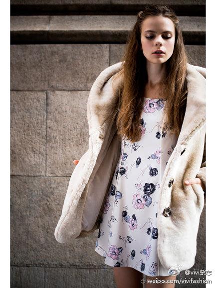 长<em>圆脸,大额头</em>且高,咬肌大的女生<em>适合</em>什么样的