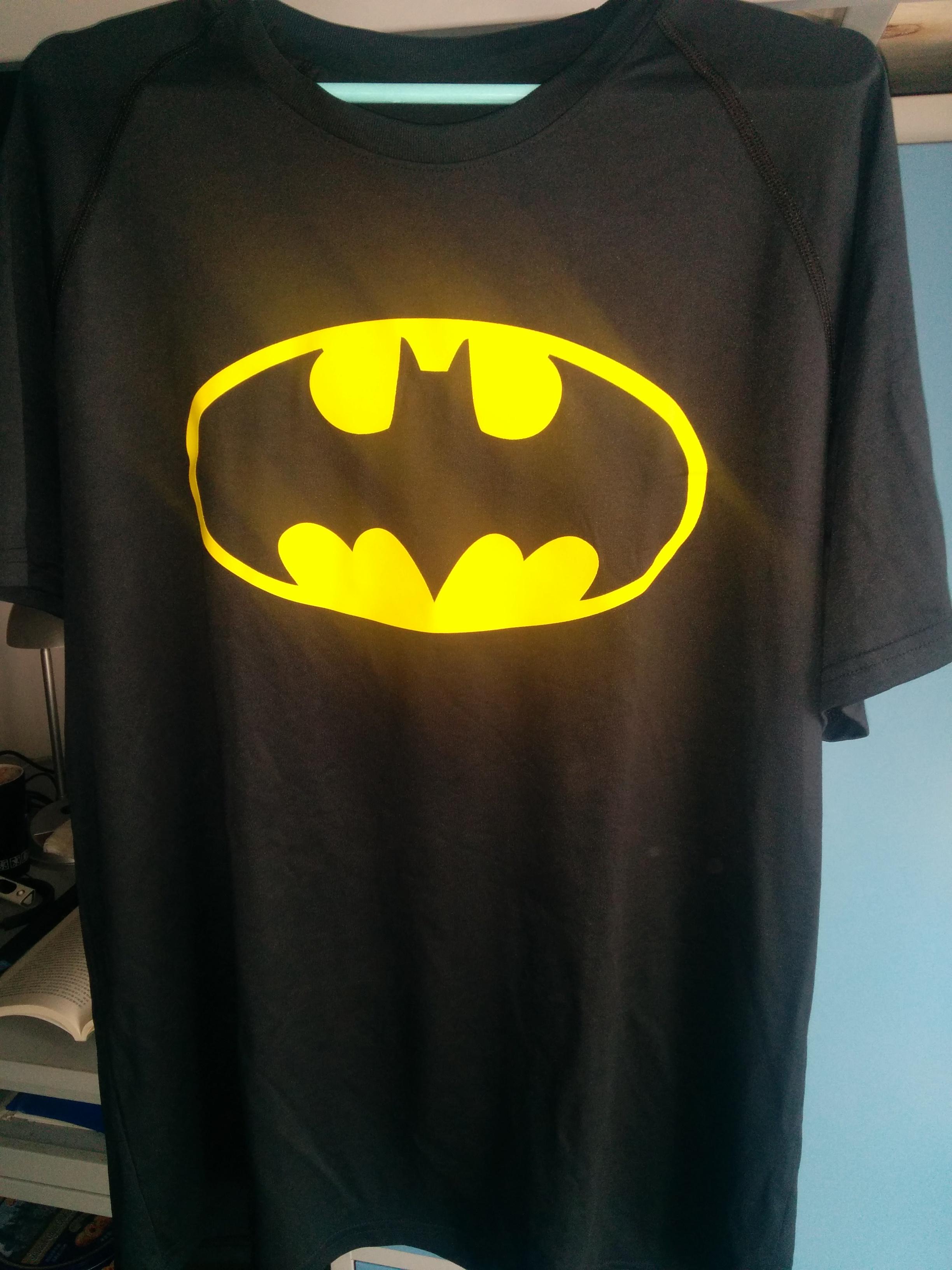 女生会如何看待晚上穿着钢铁侠发光T恤出门约