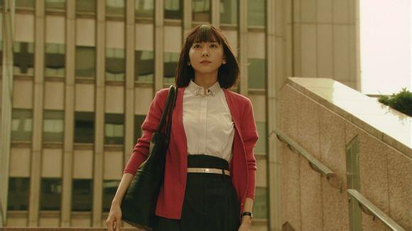 日剧<em>legal high</em>中<em>女主角</em>新垣结衣穿的西装和职