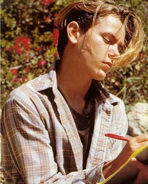 如果你太完美魔鬼会嫉妒你上帝也会riverphoenix