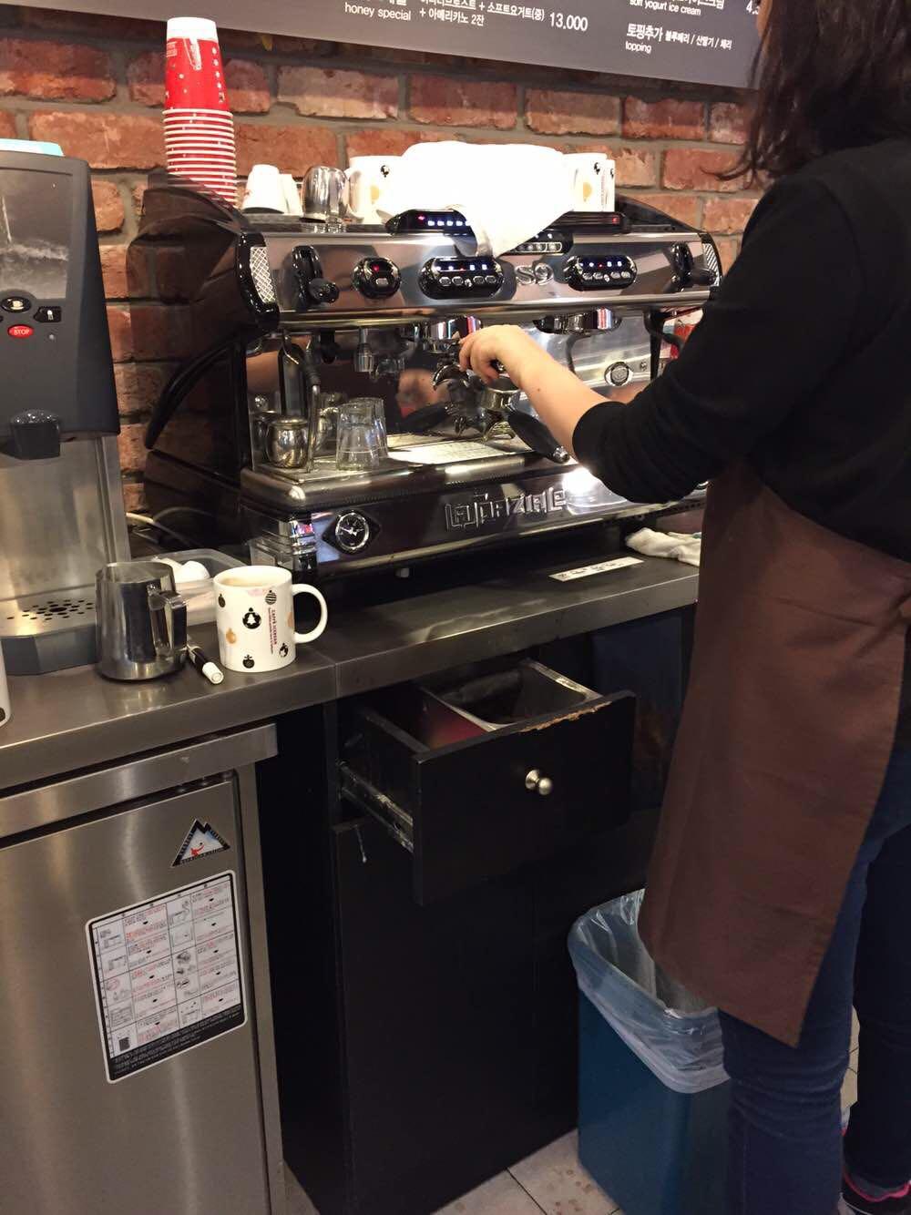 韩国、美国、中国本土咖啡连锁店竞争日趋激烈