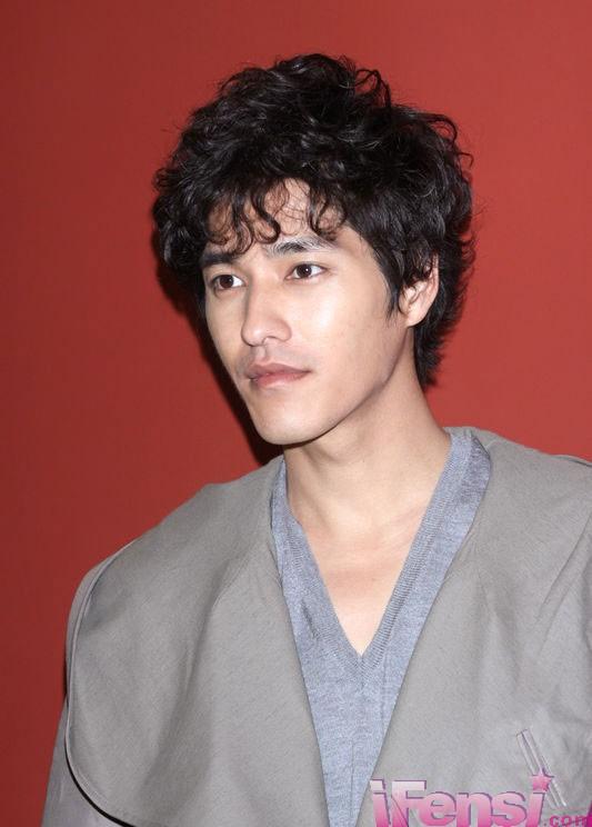 如果你通过仔细观察,你会发现,其实很多人连蓝正龙这个长度都达不到.