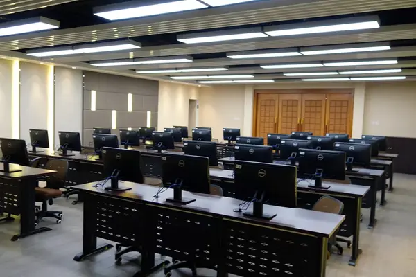 徐汇虹梅校区电脑教室,企业可进行软件培训.
