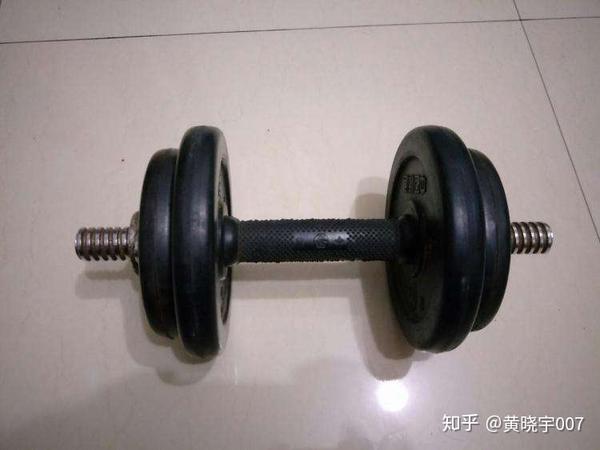 练哑铃磨手怎么办?女生不想起茧.