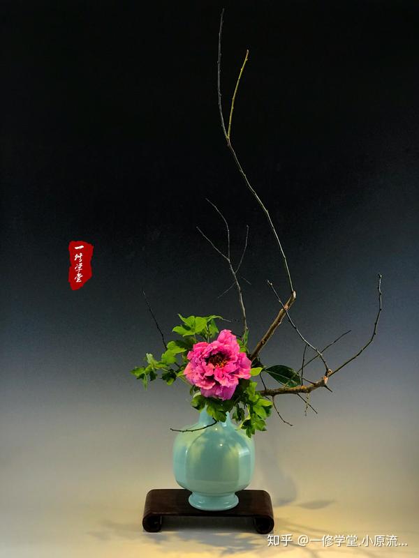 花道又称华道,一般称呼它为生花(ikebana)或插花.