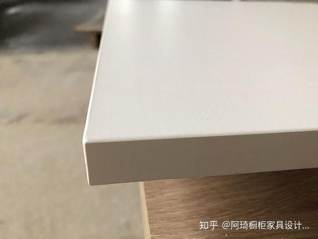 厂子,直接门板柜体全部都换国产板,比如进口的爱格板w980白色柜体板