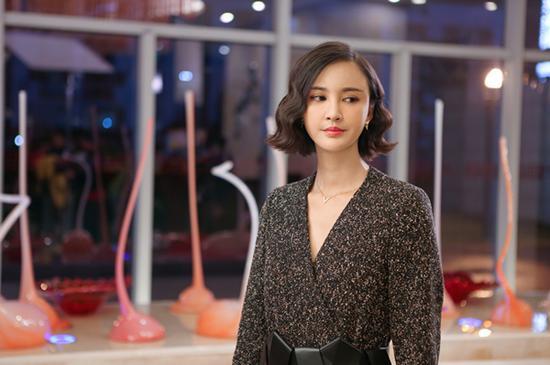 张歆艺产后瘦身终于成功了锁骨深陷明显网友喊话让其增肥