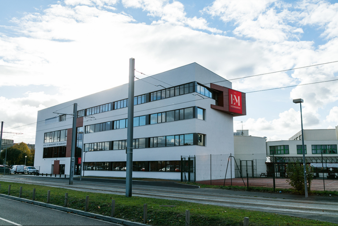 留学法国丨想在英国读法国高商这所学校你一定不要错过