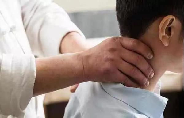 注意:除了颈椎,腰椎间盘突出症患者下面这种情况也要注意不要随意按摩