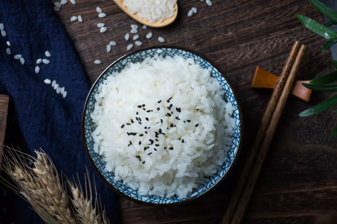 上一碗白米饭吧』 读《红楼梦》,每每读到书里关于 "绿畦香稻粳米饭"