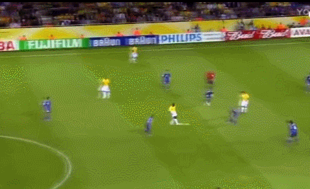 2006年世界杯小组赛第三场面对日本,罗纳尔多梅开二度,他也以14粒进球