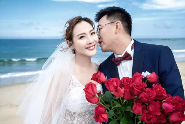 亲爱的结婚吧李波儿高健玟飞抵三亚网红摄影师林云出镜拍婚纱照