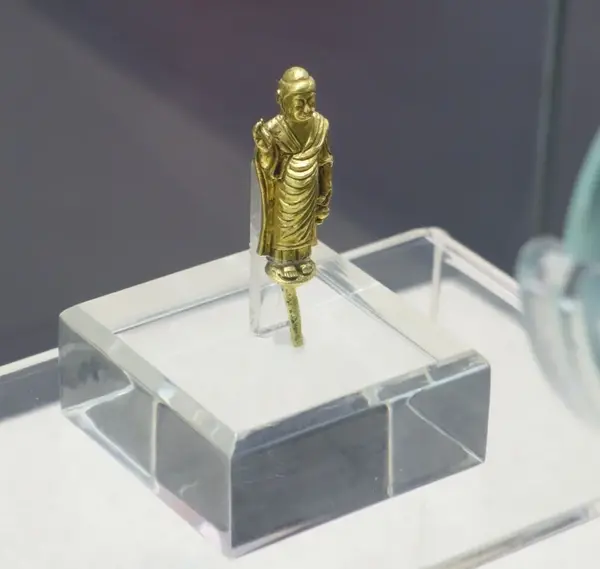 渤海国出土的小金佛