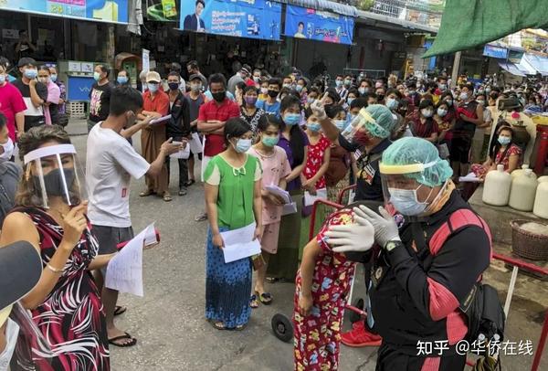 而且泰国的这一波疫情中大多数死亡者都是被家庭成员感染的.