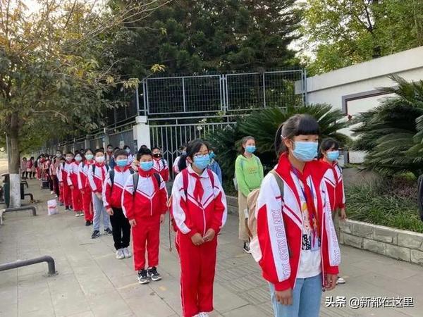 直击现场:来看新都区各小学"神兽"回笼第一天!