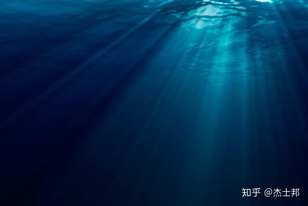 一个人很久很久,但是却始终得不到任何回应,这种感觉就像掉进了深海里