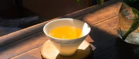 茶文化已有千年之久.饮茶不仅是一种文化,而且还有利于身体健康.