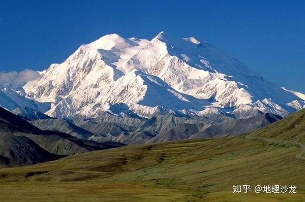 位于北美洲的科迪勒拉山系宽度较大,海拔较低,其宽度约为800至1600