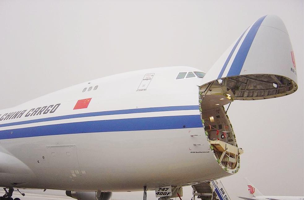 波音747飞机的机头上,为什么有一个隆起的包?